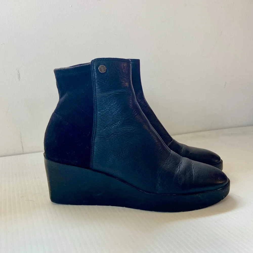 Vionic Skylar Comfort Wedge Heel Short Ankle Boot Black Leather Womens 7.5